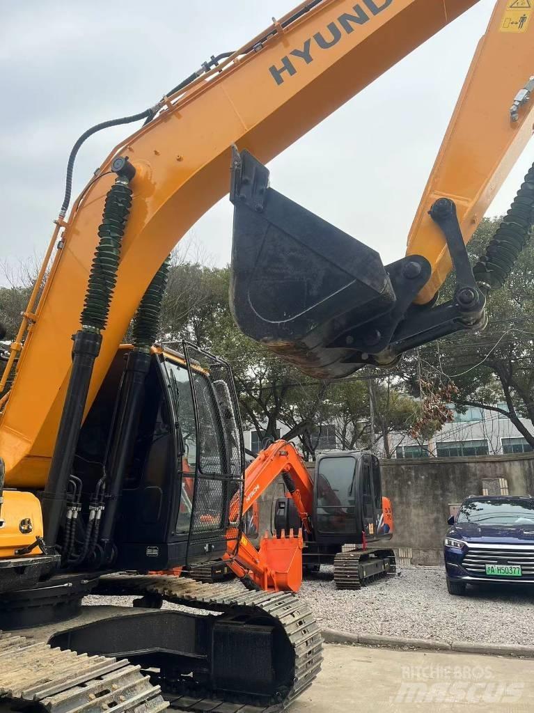 Hyundai R220-9S Escavatori gommati
