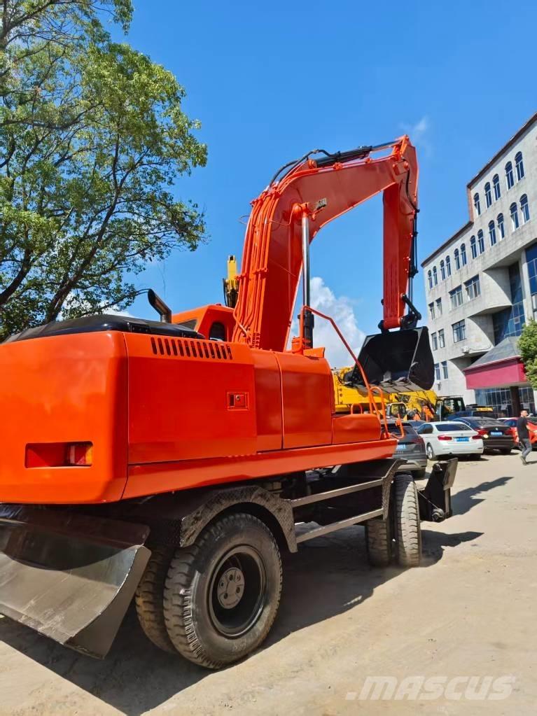 Doosan DH 210 W-7 Escavatori gommati