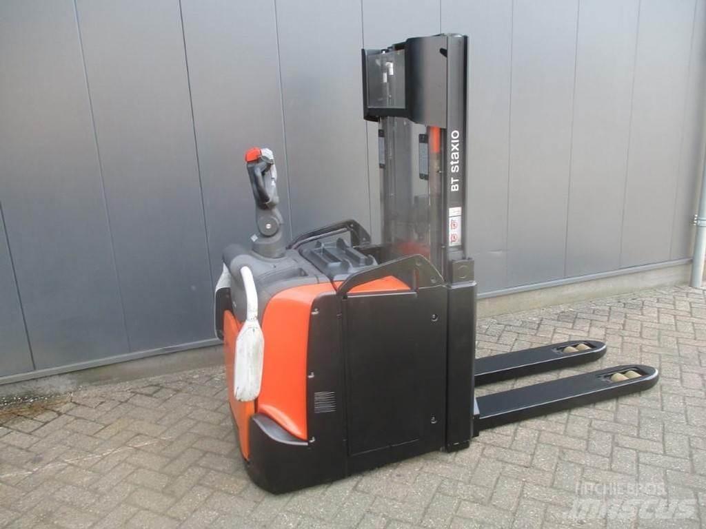 Toyota SPE 200D Transpallet uomo a terra