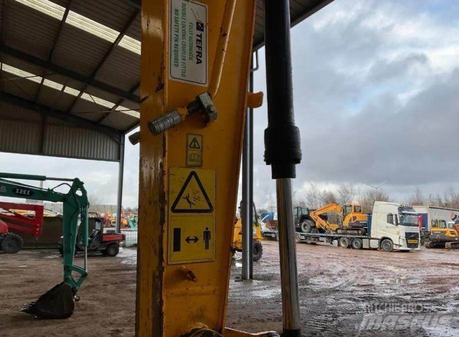 JCB JS 130 LC Escavatori cingolati
