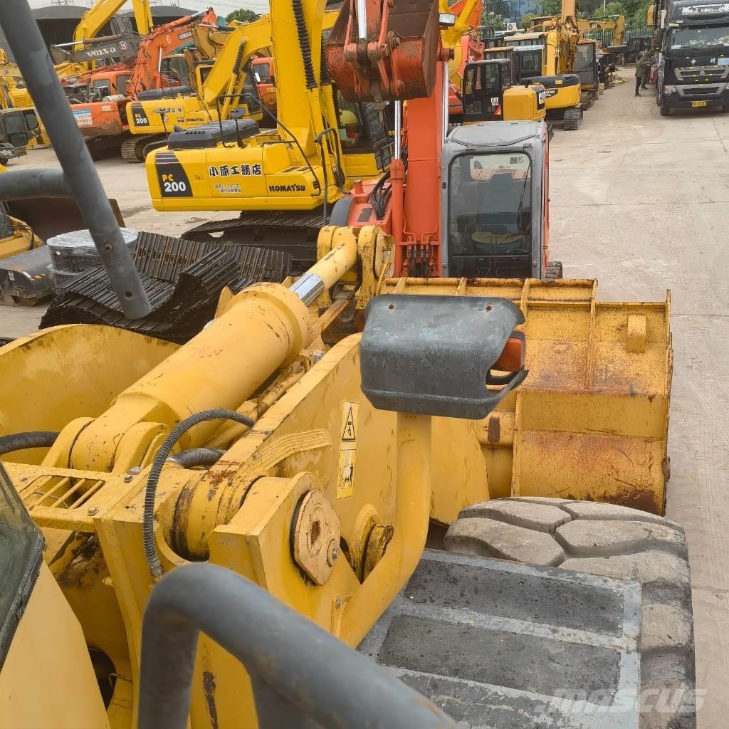 Komatsu WA 600-6 Pale gommate