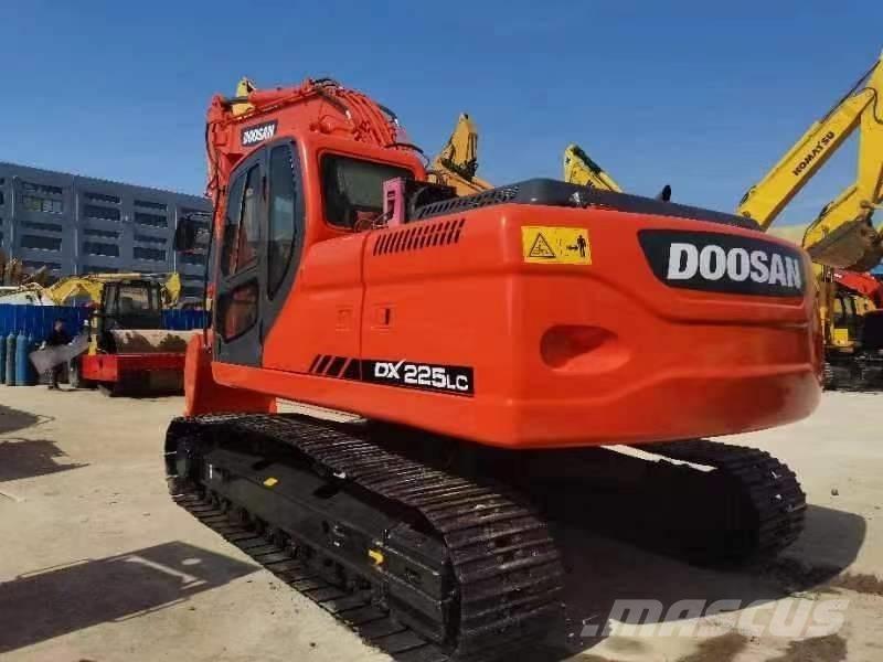 Doosan DX 225 Escavatori cingolati