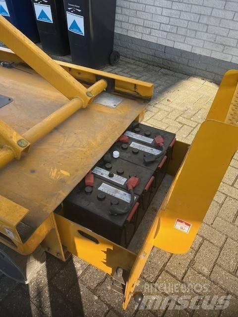 Haulotte Compact 12 Piattaforme a pantografo