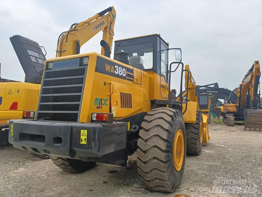 Komatsu WA 380 Pale gommate