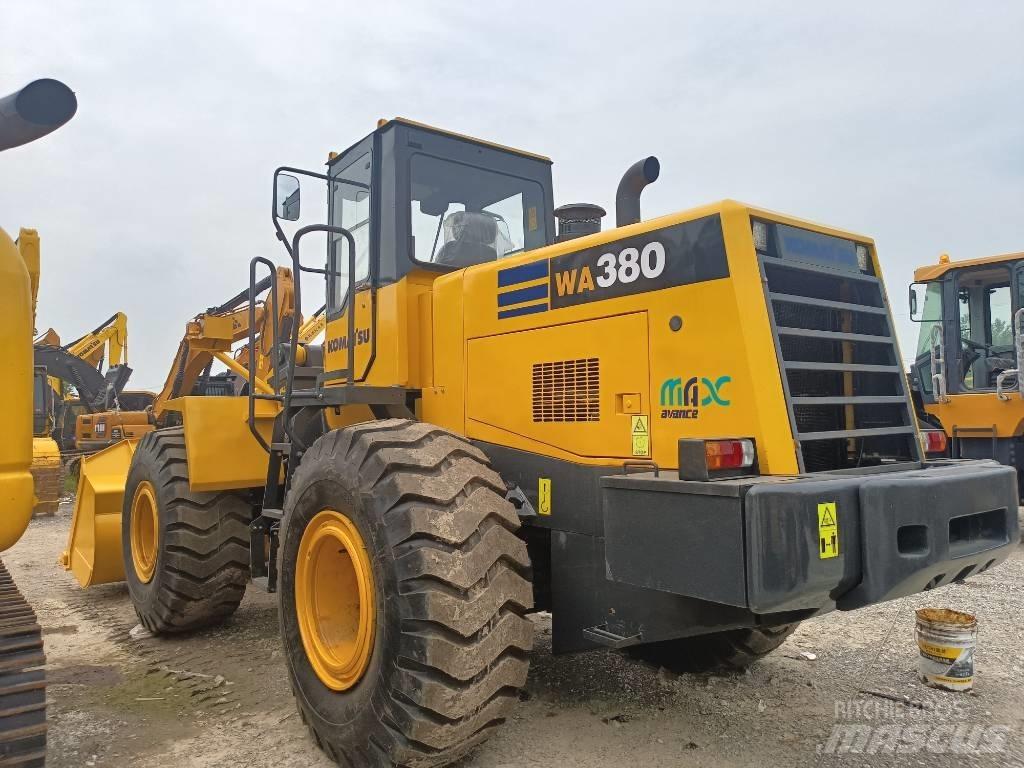Komatsu WA 380 Pale gommate