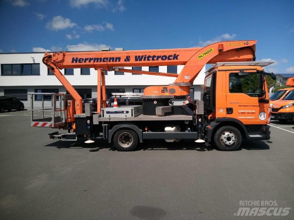 Palfinger P 300 KS Piattaforme autocarrate