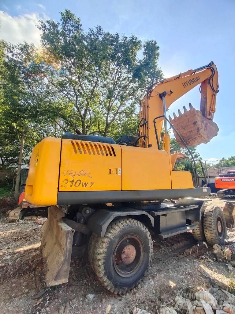 Hyundai R210W-7 Escavatori gommati