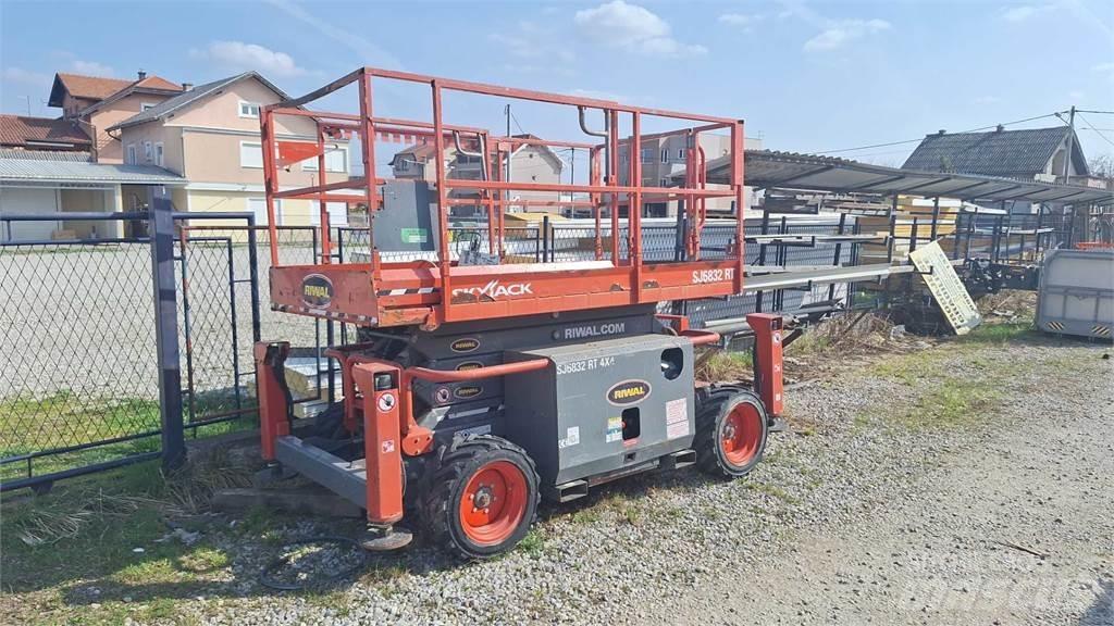 SkyJack SJ6832RTE Piattaforme a pantografo