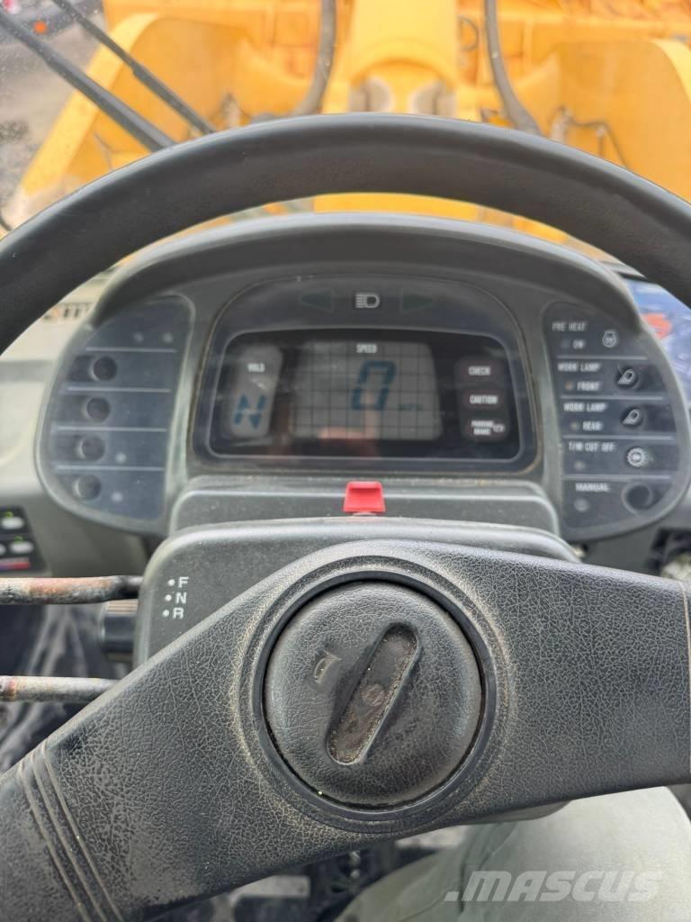 Komatsu WA 500-3 Pale gommate