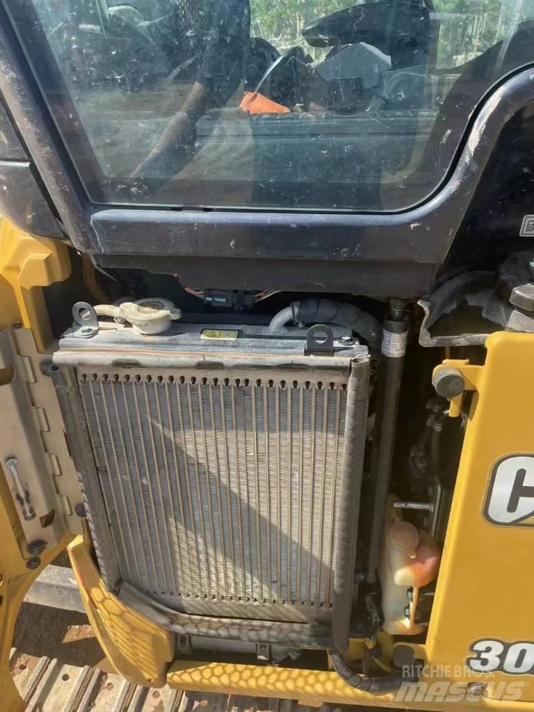CAT 302 Miniescavatori