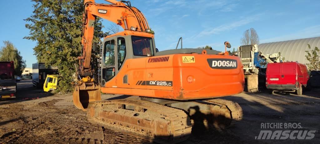 Doosan 225 LC Escavatori cingolati