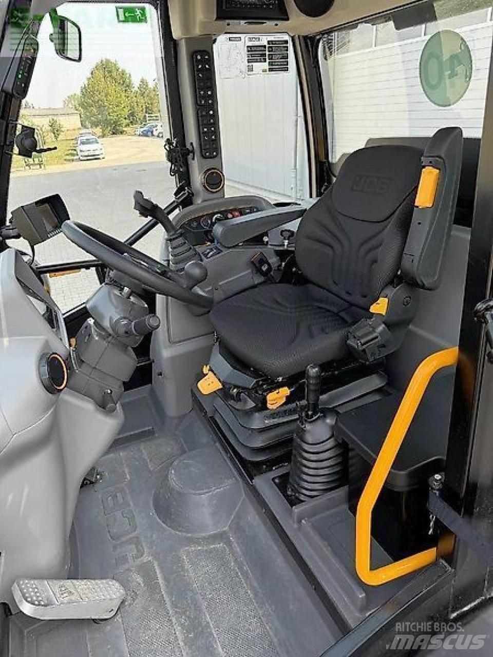 JCB tm 320 agri Pale gommate