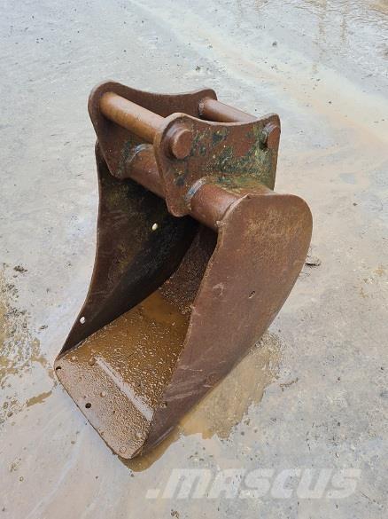  18 BUCKET, 50mm PINS Benne