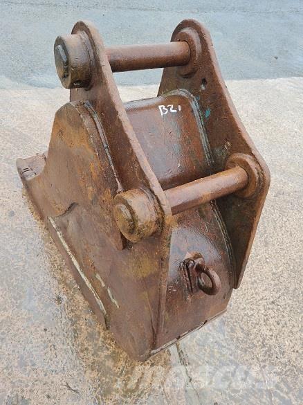  18 BUCKET, 60mm PINS Benne