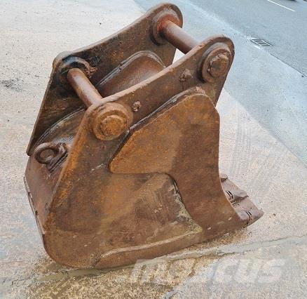  18 BUCKET, 60mm PINS Benne