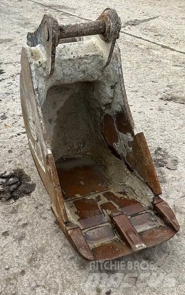  2' BUCKET, 65mm PINS Benne