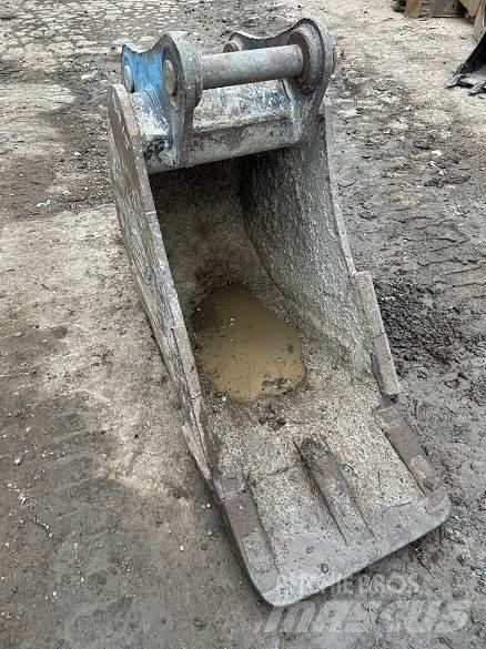  2' BUCKET, 65mm PINS Benne
