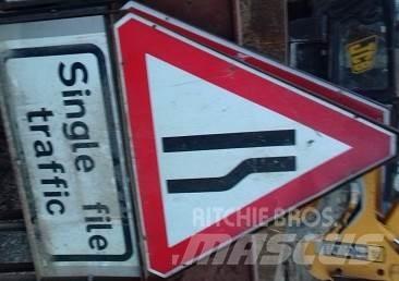  VARIOUS ROAD SIGNS Costruzioni - Altro