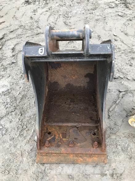  WHITES ZX26 12 Benne