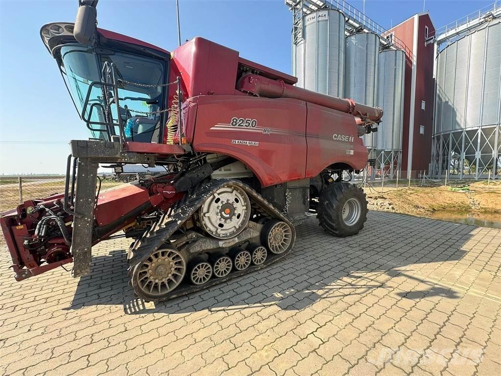 Case IH IH 8250 Mietitrebbiatrici