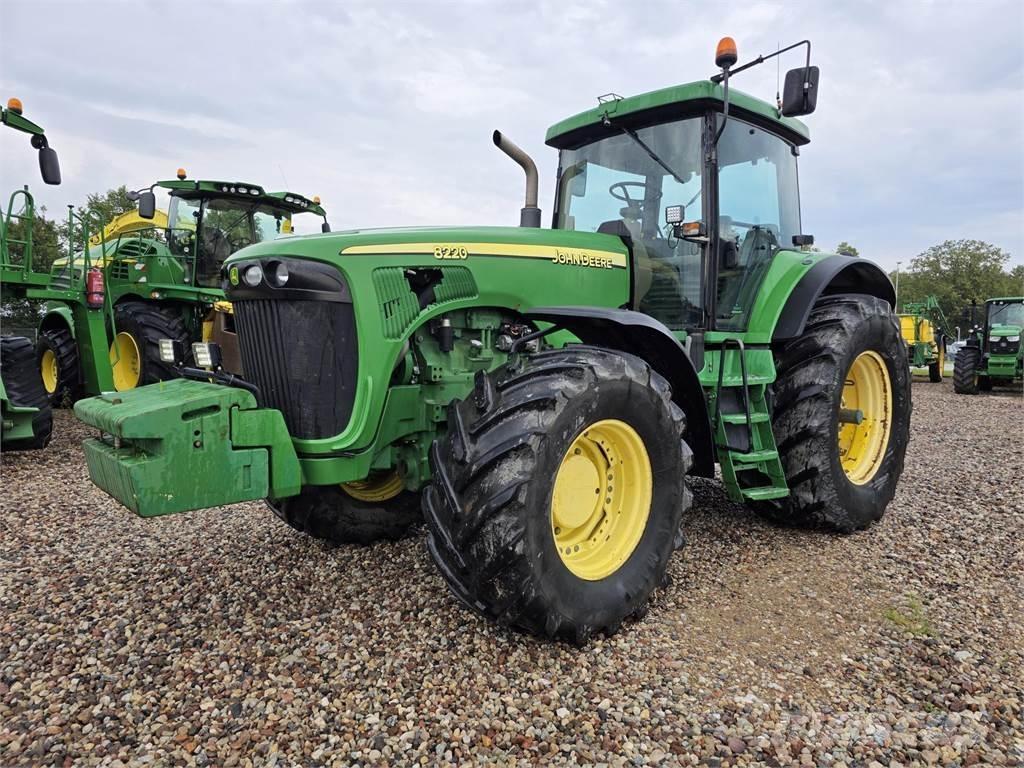 John Deere 8220 Trattori