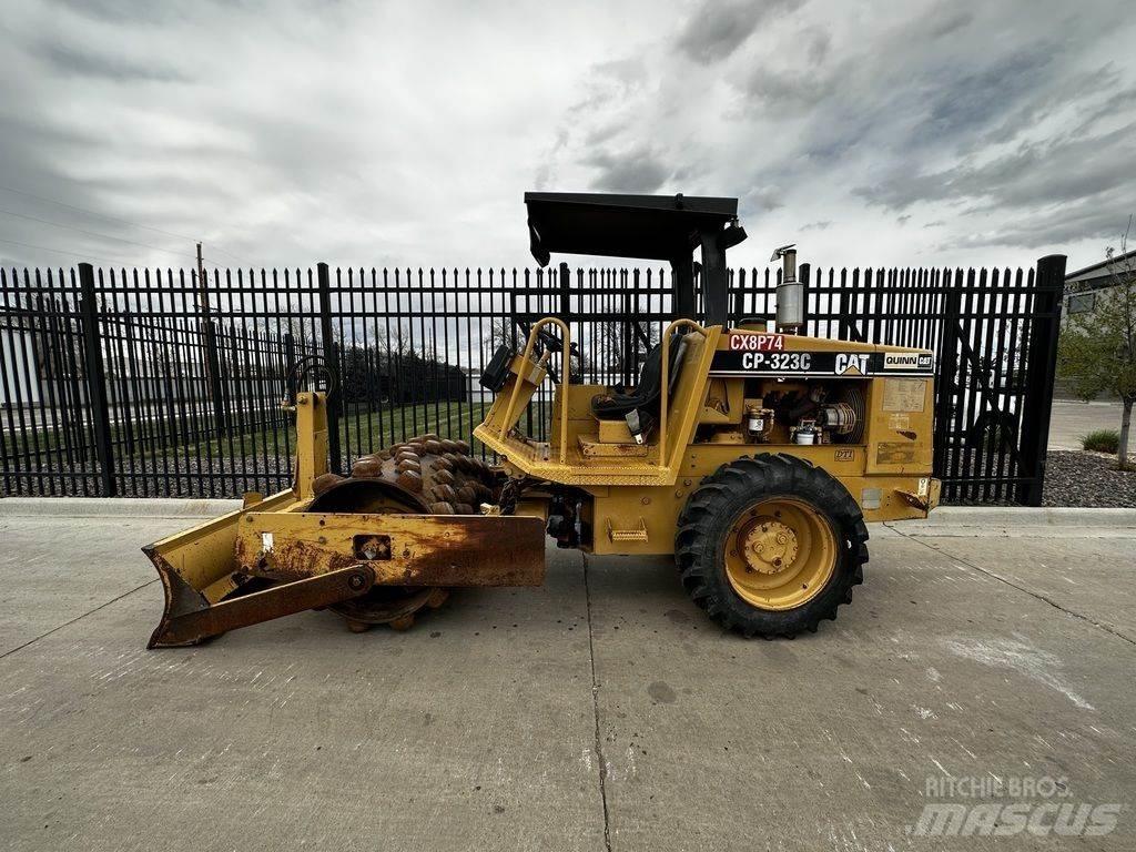 CAT CP-323C Trattori