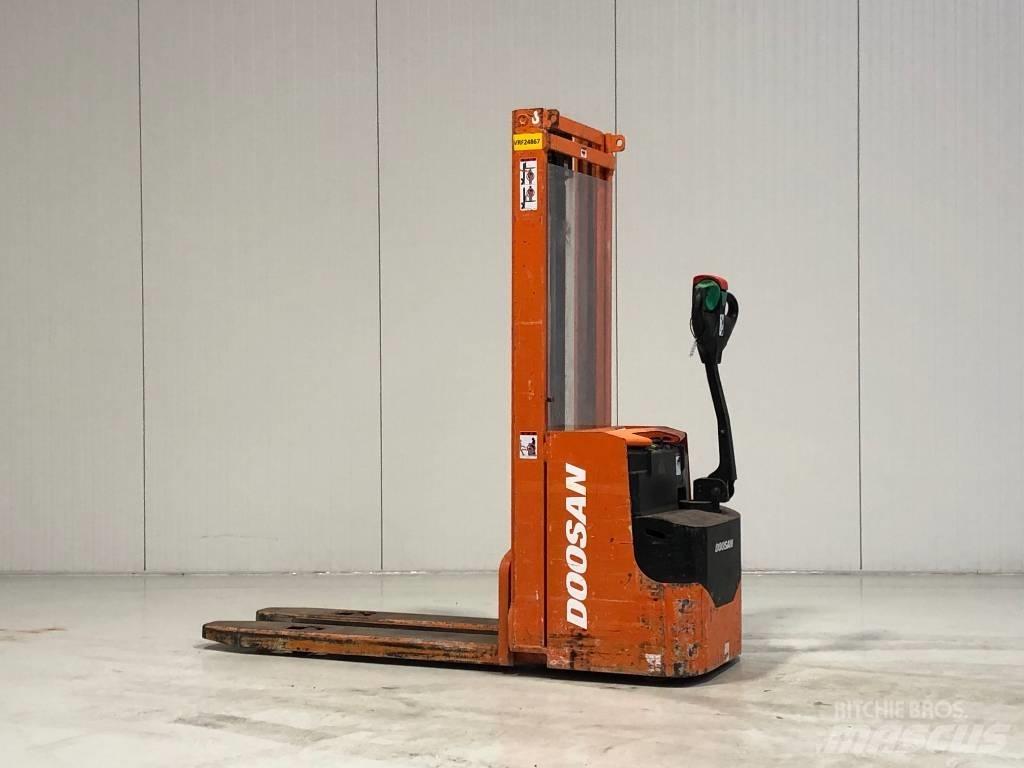 Doosan LEDS12.5C Transpallet uomo a terra