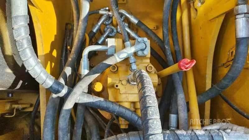 CAT 320 D 2 Escavatori medi 7t - 12t