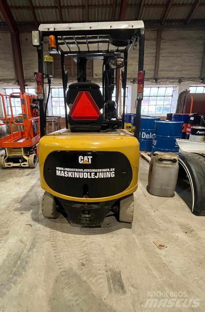 CAT EP 25 Carrelli elevatori elettrici