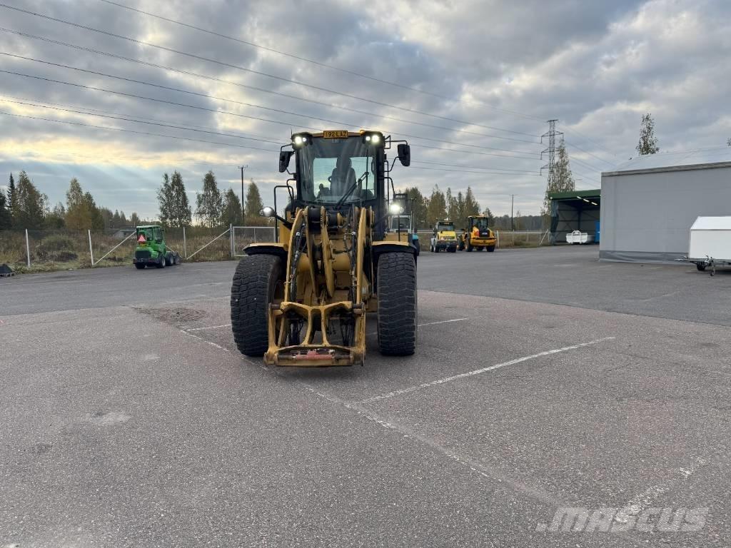 CAT 926M Pale gommate
