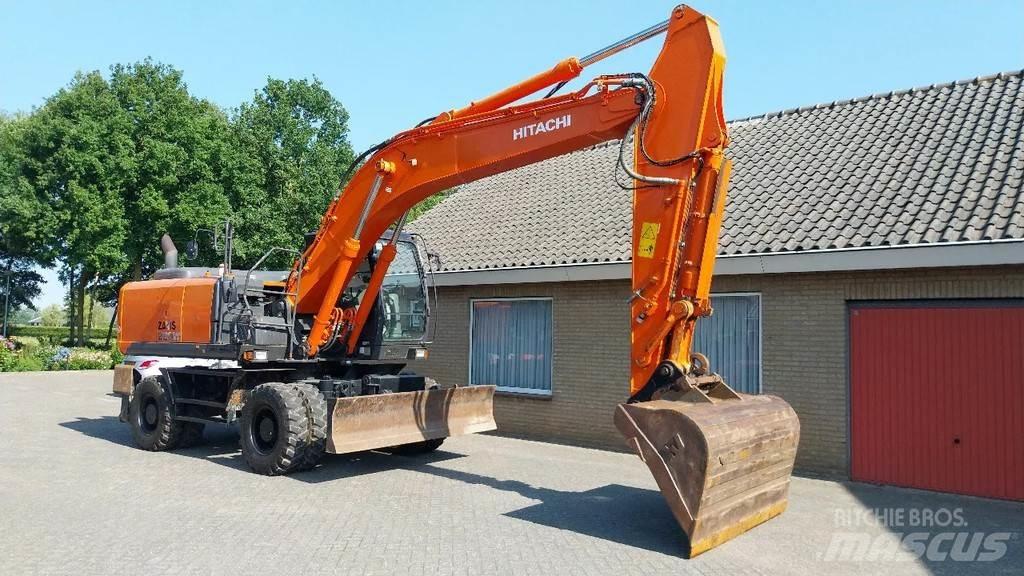 Hitachi ZX220W-5B Escavatori gommati