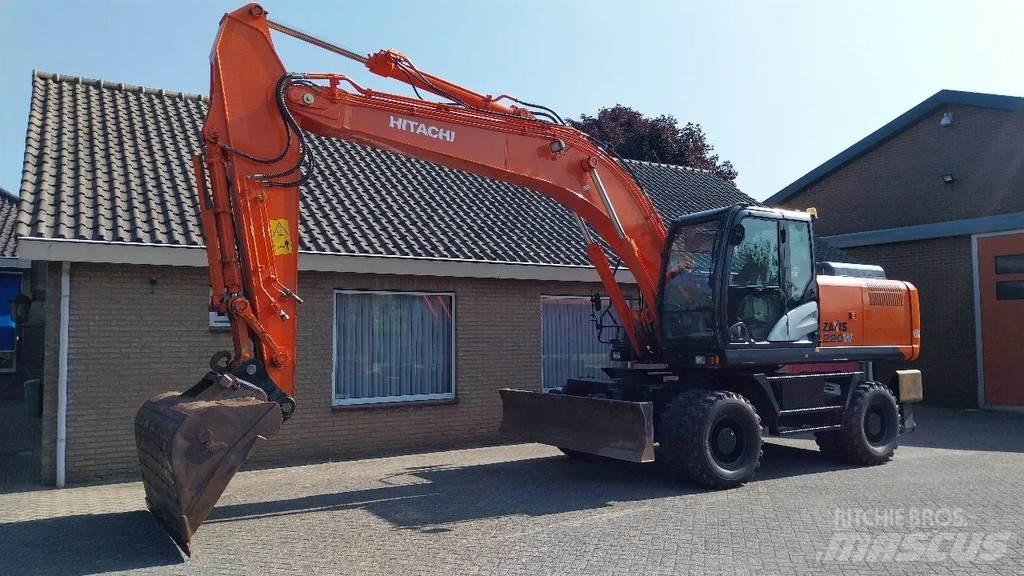 Hitachi ZX220W-5B Escavatori gommati