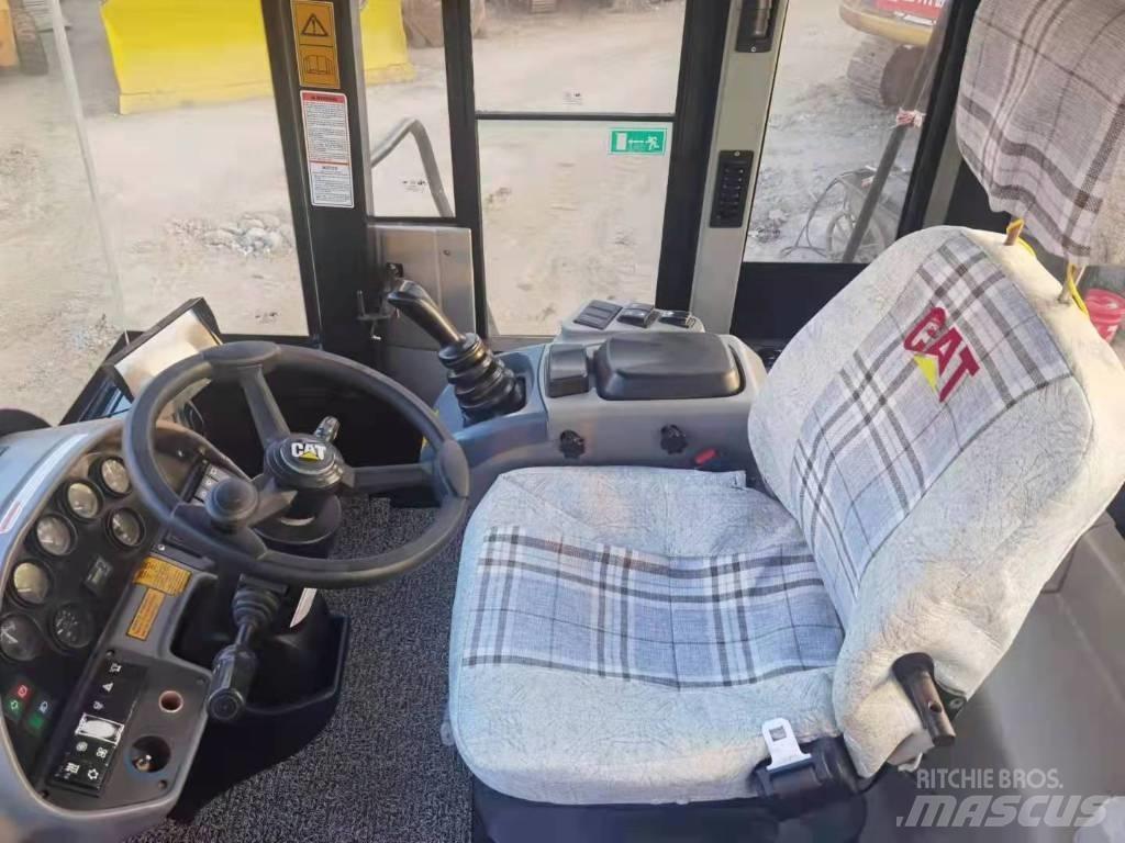CAT 966 H Pale gommate