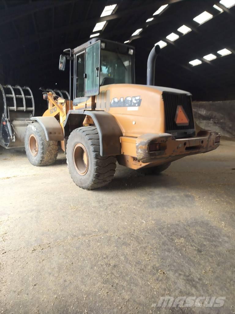 CASE 621 D Pale gommate