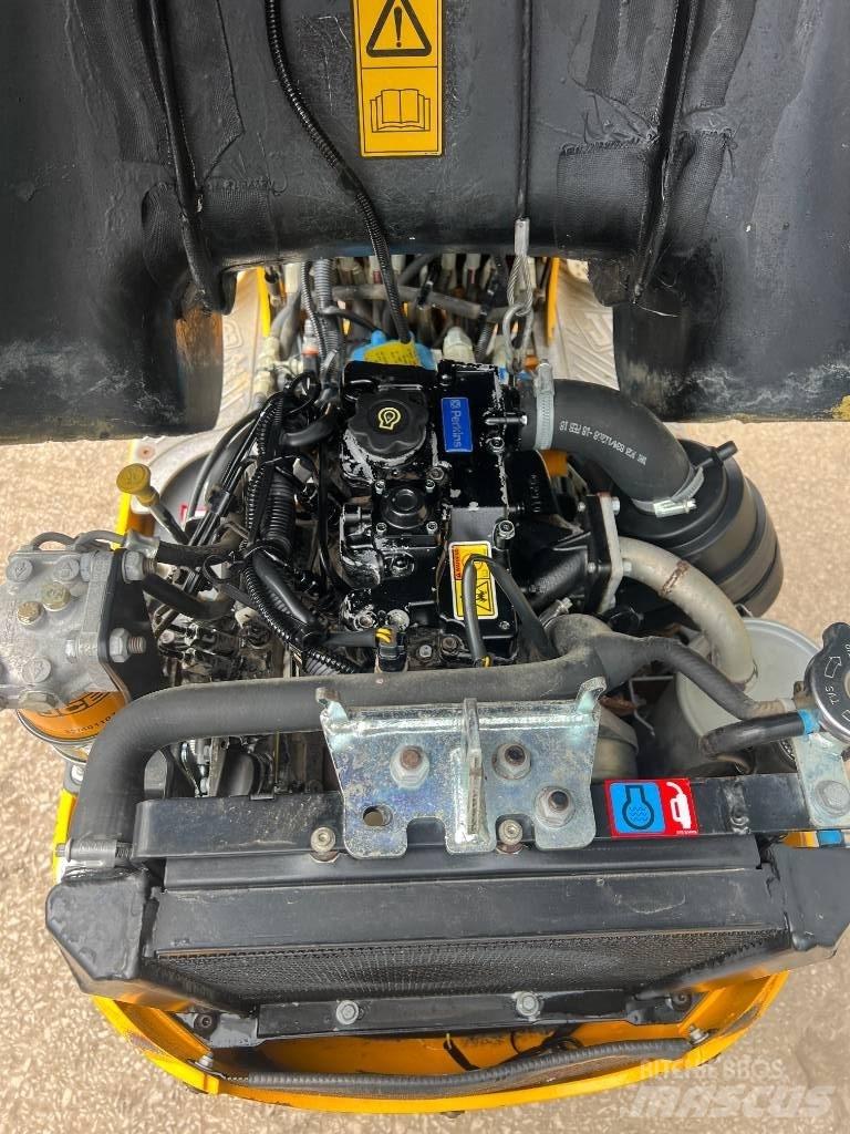 JCB 8008 CTS Miniescavatori