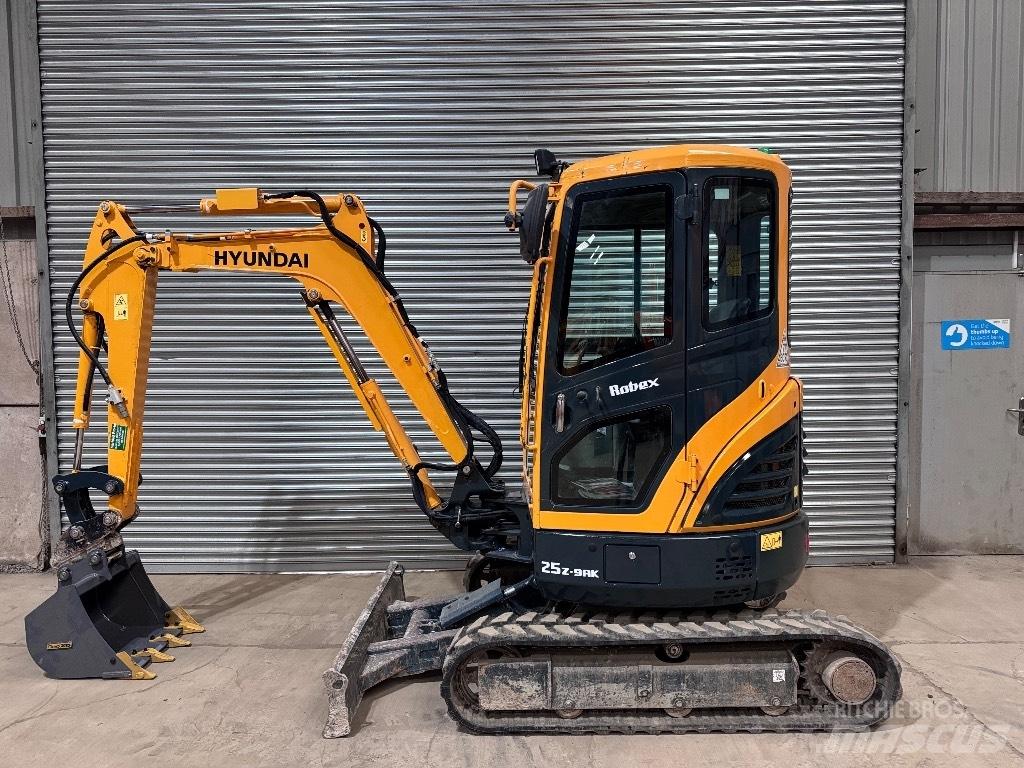 Hyundai R25Z-9 AK Miniescavatori