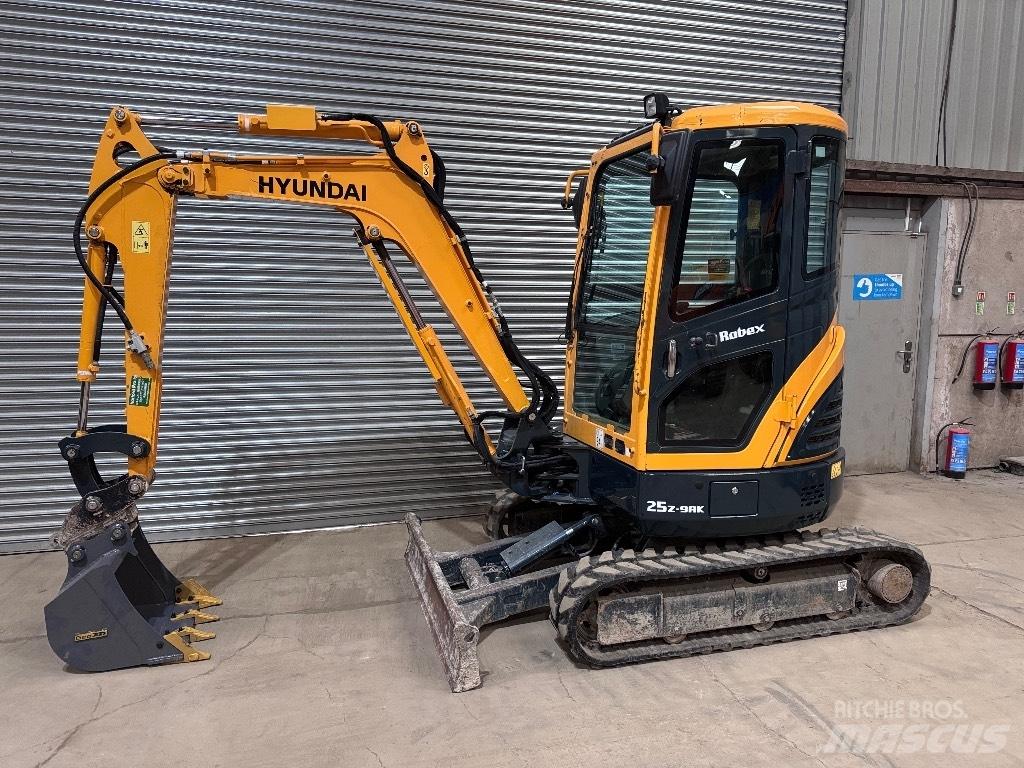 Hyundai R25Z-9 AK Miniescavatori
