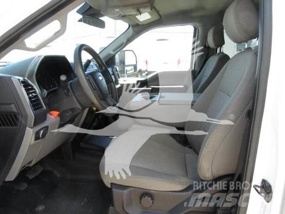 Ford F550 Camion con sponde ribaltabili