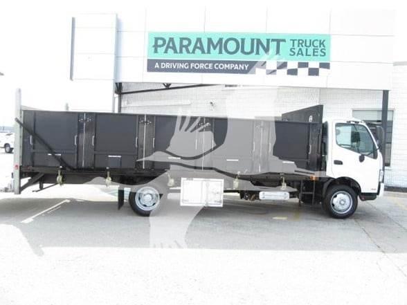 Hino 195 Camion con sponde ribaltabili