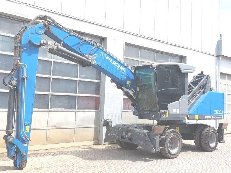 Fuchs MHL 320 F Movimentazione rifiuti