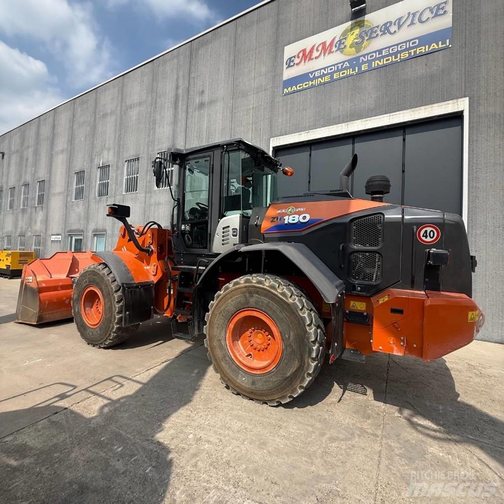 Hitachi ZW180-6 Pale gommate