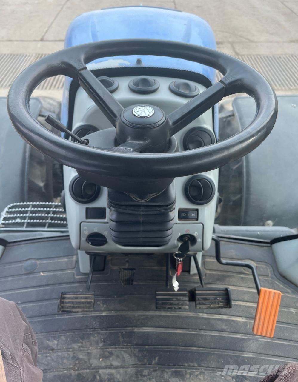 New Holland T8040 Trattori