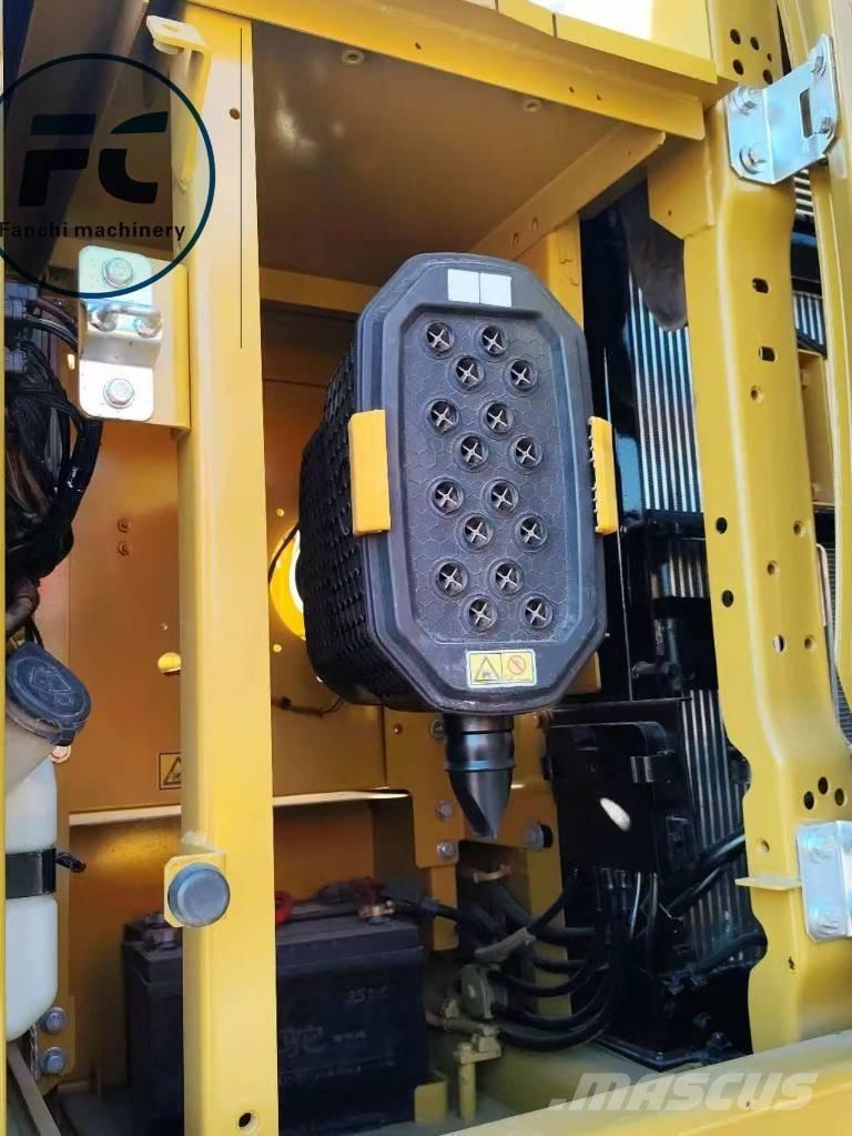 CAT 323 Escavatori cingolati