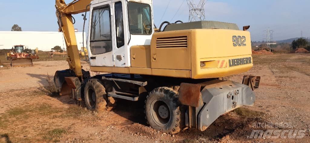 Liebherr A 902 Escavatori gommati