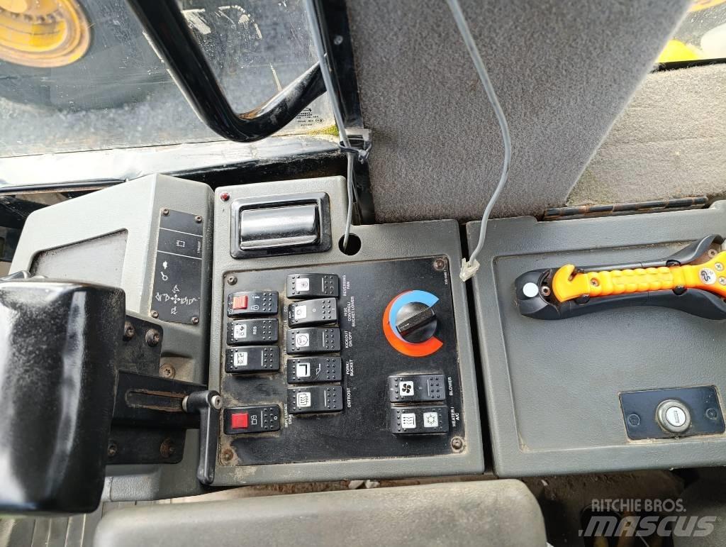 CAT 930 G Pale gommate