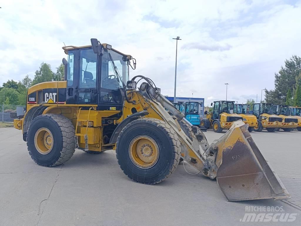 CAT 930 G Pale gommate