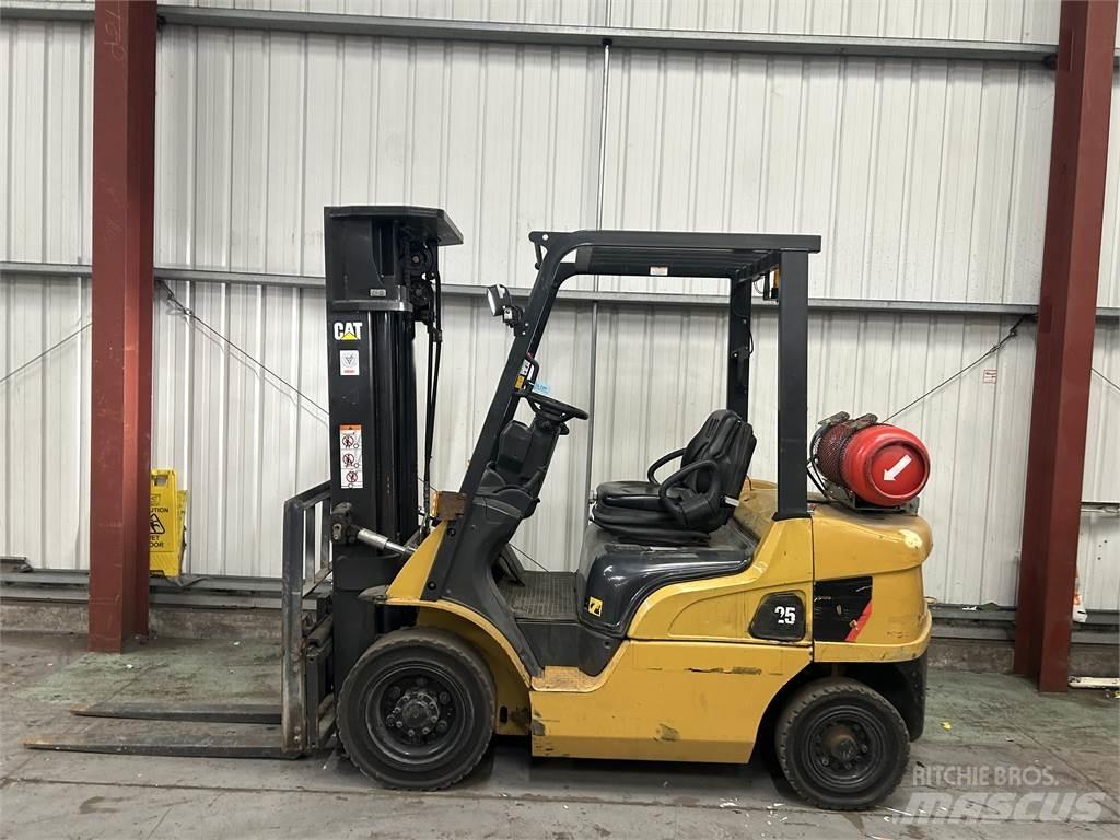 CAT GP25NT Carrelli elevatori GPL