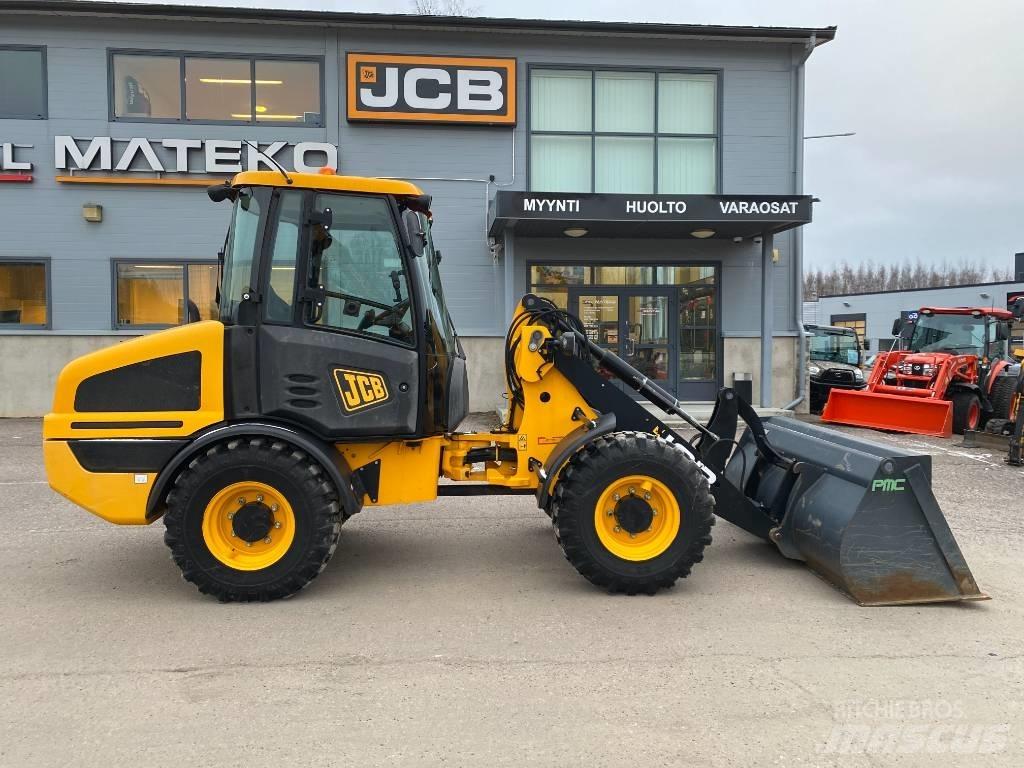JCB 407 T4 Pale gommate