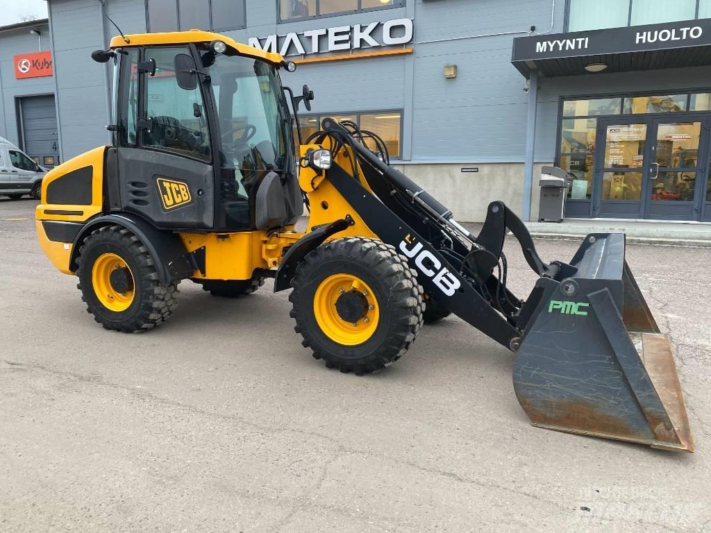 JCB 407 T4 Pale gommate