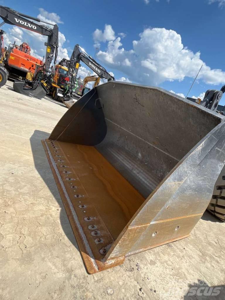 Volvo L220H Pale gommate